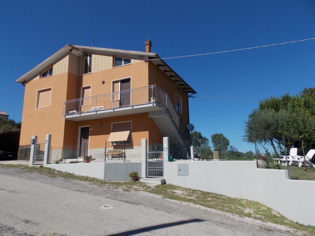 דירות San Lorenzo in Campo Il Borghetto מראה חיצוני תמונה
